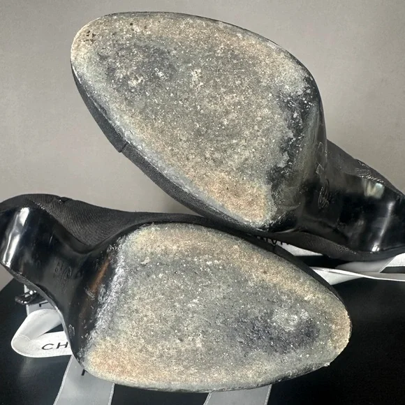 CHANEL | Interlocking CC Ankle Boots | Silver | Sz 40 - Picture 9 of 17